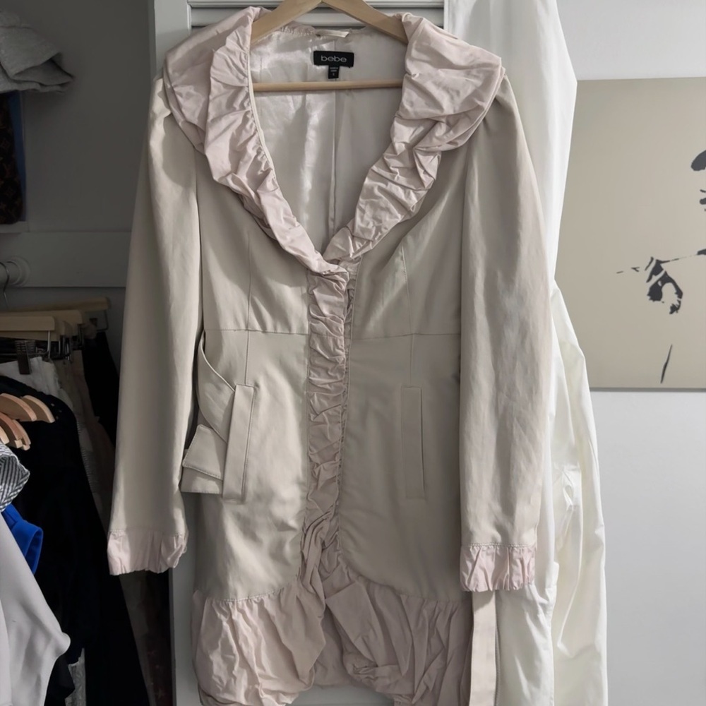 Vintage Bebe Ruffle-Trimmed Trench Coat – Blush Lined, Feminine Fit